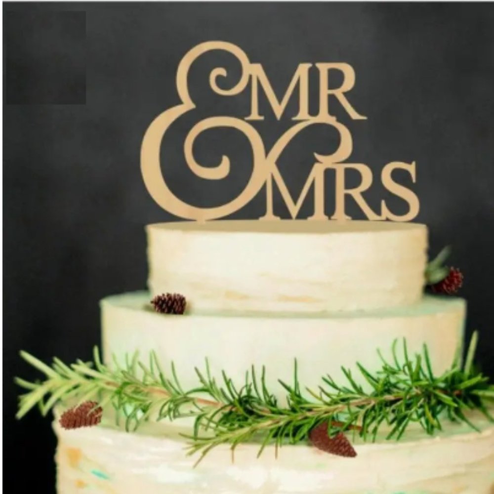 B186-NEW Mr & Mrs Wooden Cake Topper 5.5x5.12